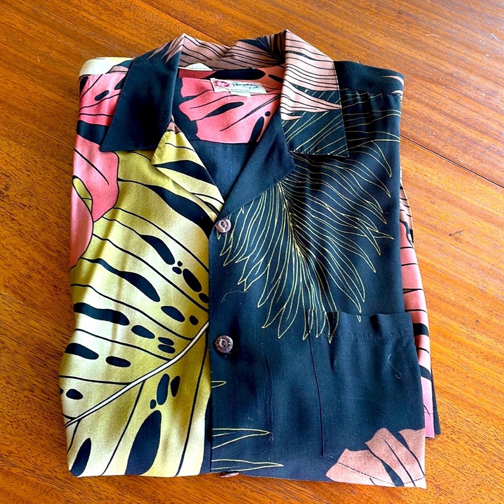 Men’s front pocket size 2XL Hawaiian shirt